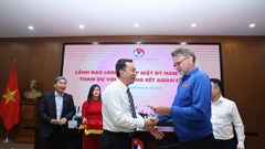 Lãnh đạo VFF gặp gỡ, động viên thầy trò HLV Troussier tham dự Asian Cup