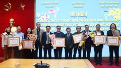 Phát huy tài năng của các văn nghệ sĩ, thúc đẩy sáng tạo VHNT