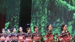 Nhân lên tình yêu cồng chiêng, múa xoang trong giới trẻ