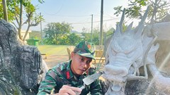 Khi “nghệ nhân” áo lính trang trí linh vật rồng đón Tết