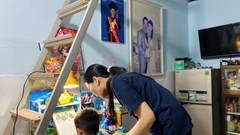 Đành tạm gác chuyện về quê...