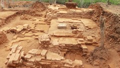 Tiếp tục khai quật phế tích cổ tháp Đại Hữu