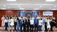 Thí sinh Hoa khôi sinh viên tự tin hùng biện tiếng Anh và dự án thiện nguyện