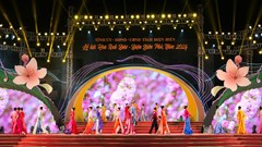 BST mở màn Lễ hội Hoa anh đào - Điện Biên Phủ 2024 của NTK Dân tộc Tày