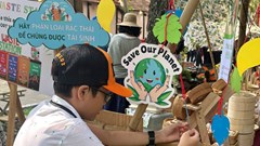 Hoạt động “Mầm sống từ phế phẩm” thu hút thiếu nhi