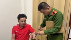 Bắt khẩn cấp huấn luyện viên dạy võ hiếp dâm 9 nam học sinh