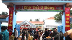 Phiên chợ Tết 0 đồng ở Móng Cái