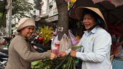 Kể câu chuyện "Chân dung người lao động ngoài trời: Những cảnh đời mưu sinh nơi phố thị"