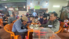 Ấm áp "Quán cơm 2K" cho người nghèo