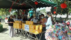 Tết san sẻ yêu thương