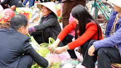 Chợ Đình: Phiên chợ Tết độc đáo ở Nam Định