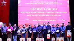 Công đoàn Bộ VHTTDL tặng quà cho các đoàn viên công đoàn có hoàn cảnh khó khăn