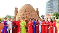 Khai mạc Đường gốm đỏ và hoa dài nhất Việt Nam