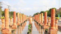 Đường Gốm đỏ và hoa: Không gian đặc sắc giữa lòng TP Vĩnh Long