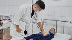 Bốn trẻ nhập viện do chơi pháo không rõ nguồn gốc