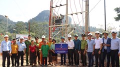 Người Ma Coong, A Rem phấn khởi khi Tết này đã có điện để sử dụng