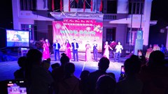 Những ngày giáp Tết đi phục vụ văn nghệ kết hợp chiếu phim lưu động ở vùng miền núi