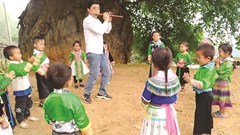 Thầy giáo mầm non trên rẻo cao Pù Nhi