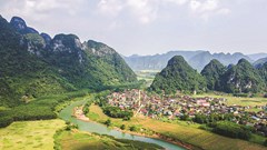 Du xuân ở làng du lịch nổi danh thế giới