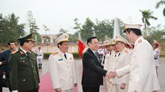 Chủ tịch Quốc hội thăm và chúc Tết Công an Nghệ An