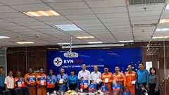 Ấm tình... “Tết muộn”