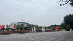 Đường phố Hà Nội vắng vẻ trong sáng mùng 1 Tết Giáp Thìn