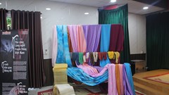 Lần đầu tiên triển lãm tranh kết hợp làng nghề thủ công truyền thống