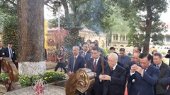 Tổng Bí thư Nguyễn Phú Trọng dâng hương tại Hoàng thành Thăng Long