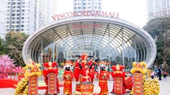 Hàng vạn người dân đổ về các TTTM Vincom khai xuân Giáp Thìn