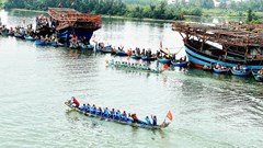 Đầu Xuân xem đua thuyền trên dòng sông Trà Bồng