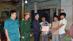 Hai anh em song sinh người Cor tình nguyện nhập ngũ