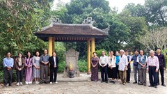 Ngày thơ viếng mộ thi nhân ở xứ Huế