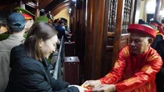 Lễ phát lương Đức Thánh Trần tại đền Trần Thương