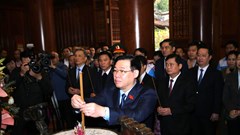 Chủ tịch Quốc hội dâng hương tại Khu di tích quốc gia đặc biệt Kim Liên