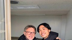 Lo lắng về hàng công, HLV Philippe Troussier sang Nhật Bản xem phong độ Công Phượng