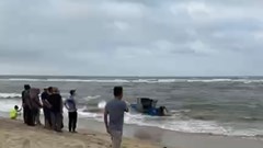 Sinh viên mất tích khi tắm biển tại Huế