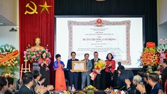 Báo Nhân Dân cuối tuần kỷ niệm 35 năm ra số đầu tiên và đón nhận Huân chương Lao động hạng Ba