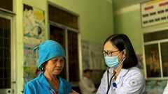 Những chiến sĩ “áo trắng” tận tậm với nghề