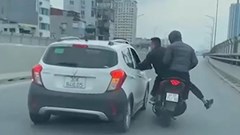 Hai thanh niên đi xe máy đe dọa đánh người trên Vành đai 2 khai gì?