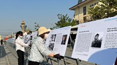 Triển lãm ảnh “Phụ nữ với Điện Biên"