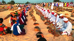 Về làng Chăm chung vui Tết Ramưwan