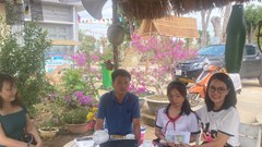 Báo Văn Hoá cùng Công ty Đức Bảo Kon Tum trao 50 triệu đồng hỗ trợ gia đình học sinh có 3 người bị ung thư