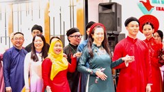 Áo dài Việt Nam: Từ câu ca bước ra thế giới