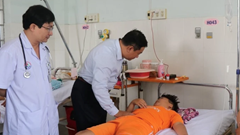 Khẩn trương điều trị bệnh nhân ngộ độc thực phẩm tại quán cơm gà tại Nha Trang