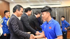 Thứ trưởng Hoàng Đạo Cương thăm, động viên đội tuyển Việt Nam trước trận đấu gặp đội tuyển Indonesia