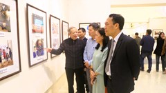 Triển lãm hơn 150 tư liệu, ảnh về phòng, chống bạo lực gia đình