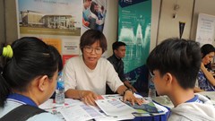 ​Hoạt động tư vấn du học nở rộ: “Đem con bỏ chợ ” ở xứ người