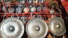 Cồng chiêng trôi dạt