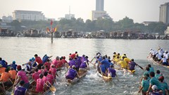 Sôi động giải đua ghe truyền thống trên sông Hương