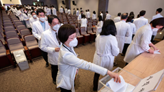 Hàn Quốc: Giáo sư y khoa nộp đơn từ chức ủng hộ bác sĩ đình công